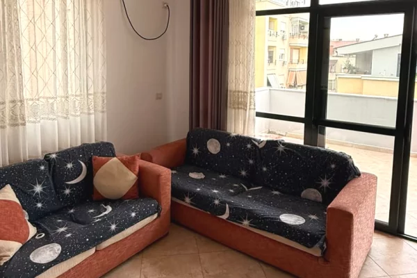 Shtepi me qera Apartament ne Tirane, 2+1, Mobilimi E mobiluar, Pagesa 600  Euro.