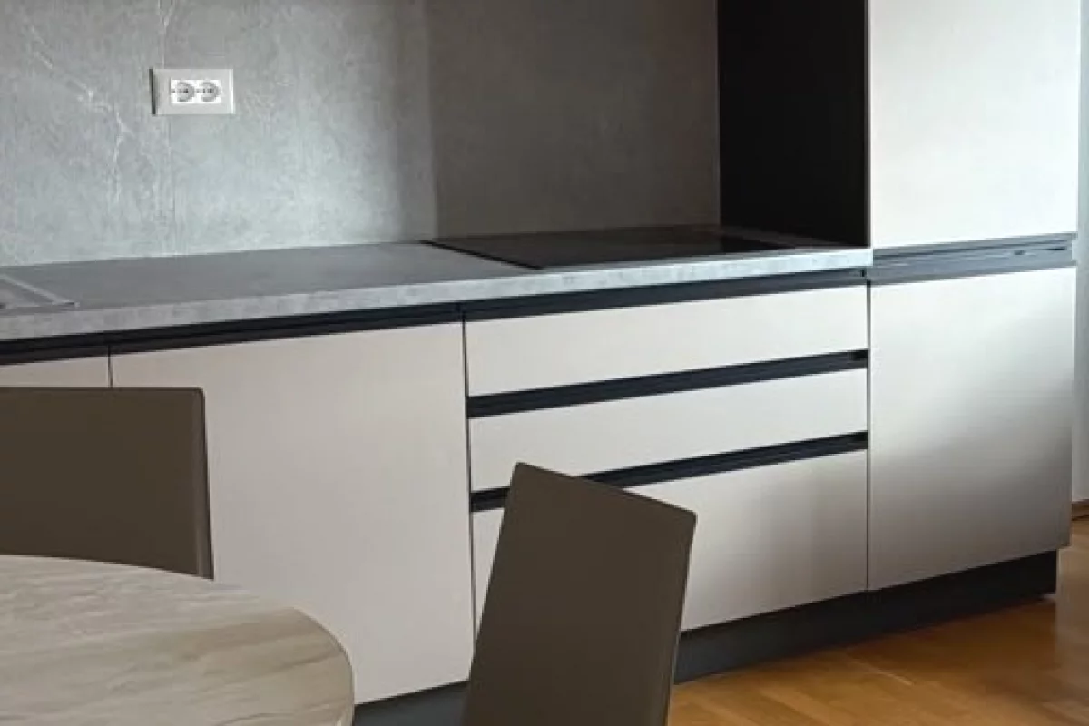 Shtepi me qera Apartament ne Tirane, 2+1, Mobilimi E mobiluar, Pagesa 80,000  Leke.