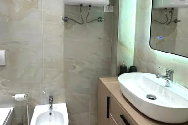 Shtepi me qera Apartament ne Tirane, 2+1, Mobilimi E mobiluar, Pagesa 2,500  Euro.