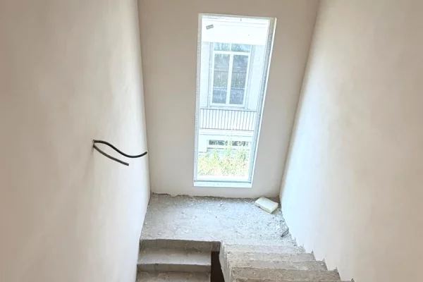 Shtepi ne shitje Apartament ne Tirane, 4+1, Mobilimi Bosh, pa mobiluar, Pagesa 1,300,000  Euro.