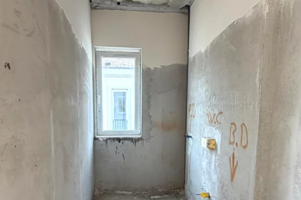 Shtepi ne shitje Apartament ne Tirane, 4+1, Mobilimi Bosh, pa mobiluar, Pagesa 1,300,000  Euro.