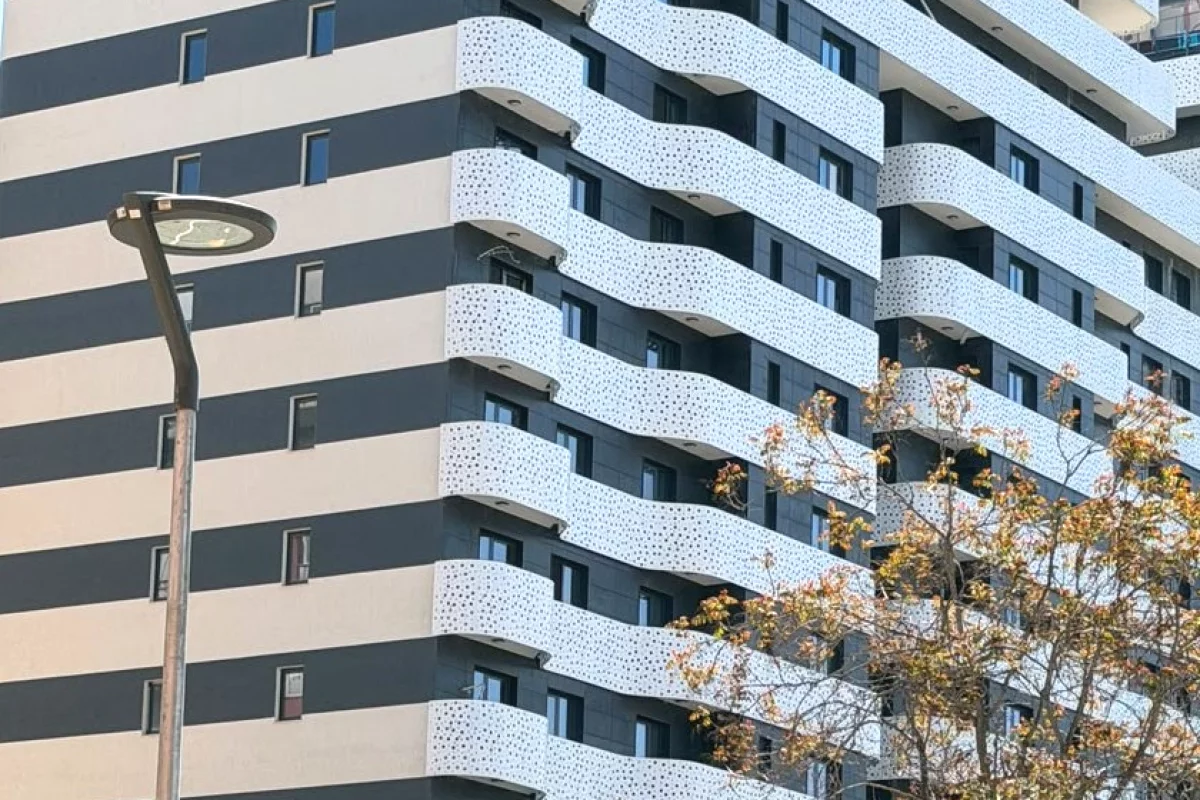 Shtepi ne shitje Apartament ne Tirane, 1+1, Mobilimi Bosh, pa mobiluar, Pagesa 190,000  Euro.