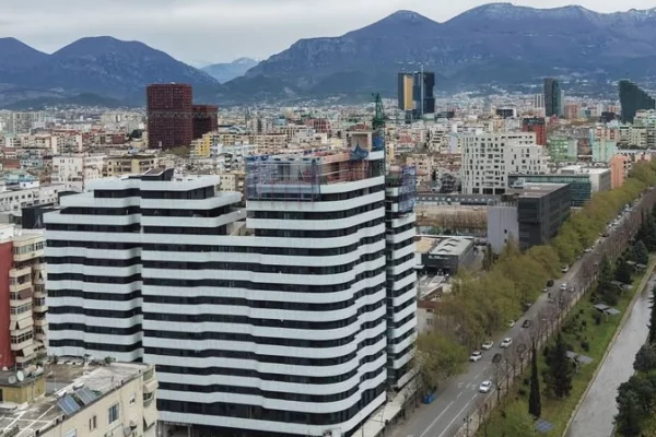 Shtepi ne shitje Apartament ne Tirane, 1+1, Mobilimi Bosh, pa mobiluar, Pagesa 190,000  Euro.