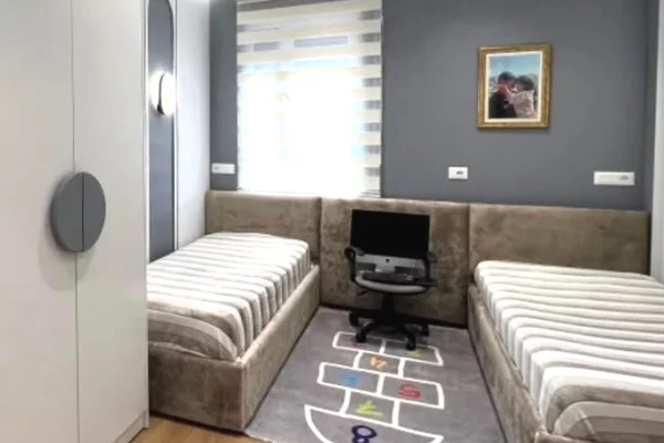 Shtepi me qera Apartament ne Tirane, 2+1, Mobilimi E mobiluar, Pagesa 1,700  Euro.