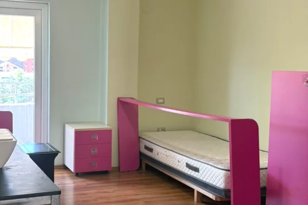 Shtepi me qera Apartament ne Tirane, 2+1, Mobilimi E mobiluar, Pagesa 52,000  Leke.