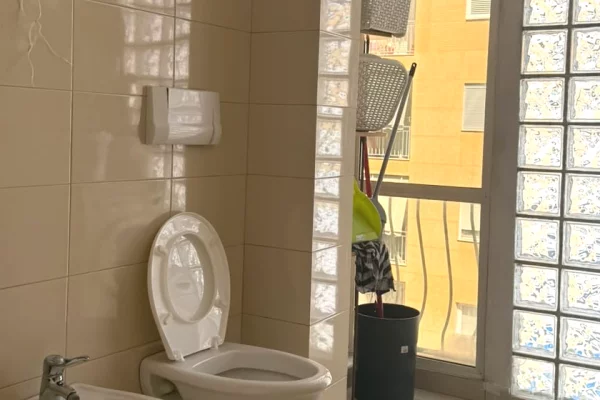 Shtepi me qera Apartament ne Tirane, 2+1, Mobilimi E mobiluar, Pagesa 52,000  Leke.