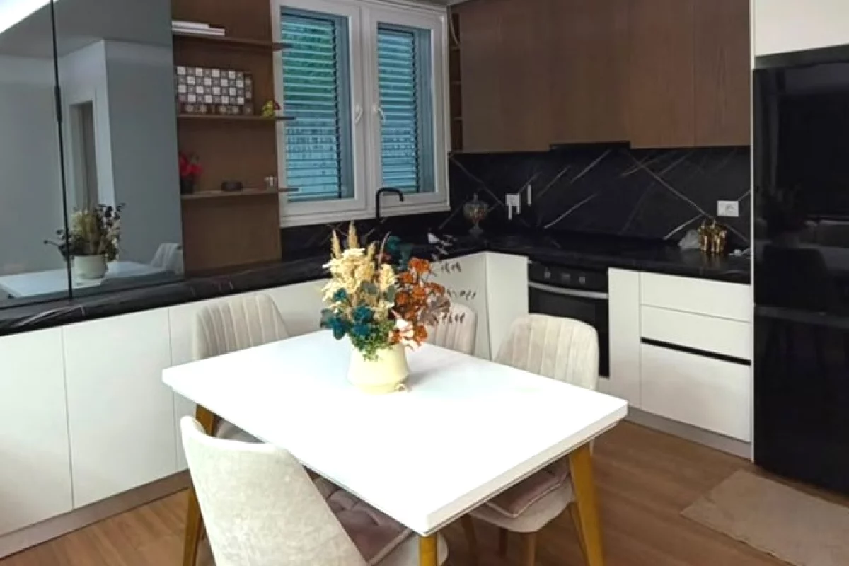 Shtepi me qera Apartament ne Tirane, 2+1, Mobilimi E mobiluar, Pagesa 800  Euro.