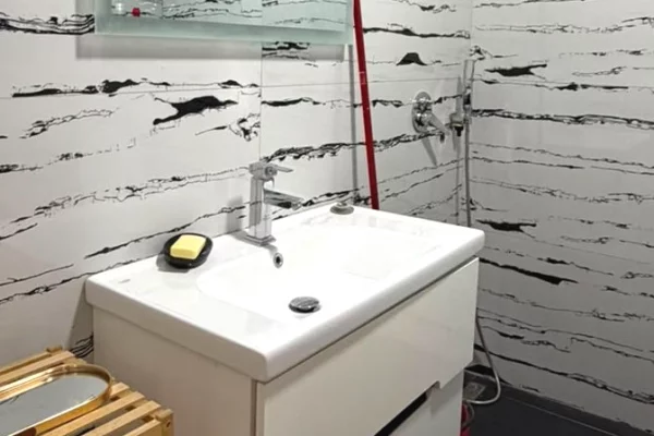 Shtepi me qera Apartament ne Tirane, 2+1, Mobilimi E mobiluar, Pagesa 800  Euro.