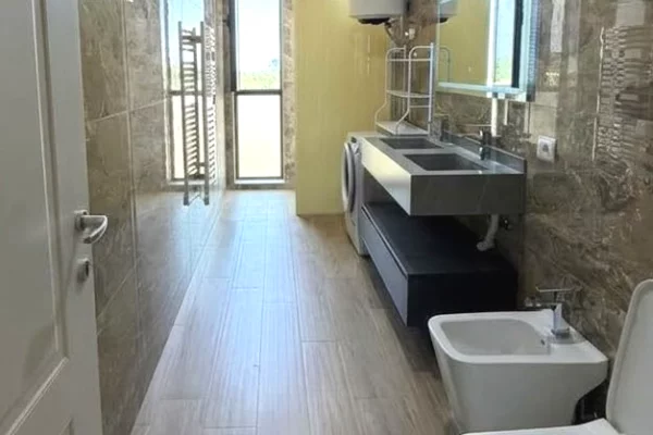 Shtepi ne shitje Apartament ne Tirane, 2+1, Mobilimi E mobiluar, Pagesa 305,000  Euro.