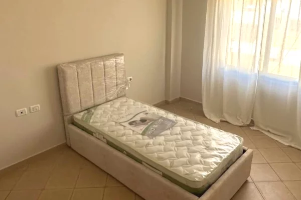 Shtepi ne shitje Apartament ne Tirane, 2+1, Mobilimi E mobiluar, Pagesa 13,900,000  Leke.