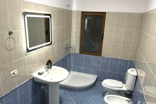 Shtepi ne shitje Apartament ne Tirane, 2+1, Mobilimi E mobiluar, Pagesa 13,900,000  Leke.