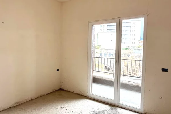 Shtepi ne shitje Apartament ne Tirane, 1+1, Mobilimi Bosh, pa mobiluar, Pagesa 7,400,000  Leke.