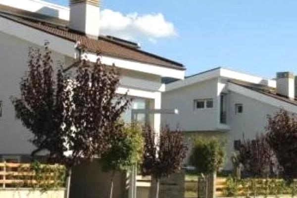Shtepi me qera 4+1 ne Tirane - 4,000 Euro