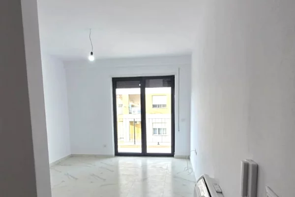 Ambient biznesi me qera 3+1 ne Tirane - 85,000 Leke