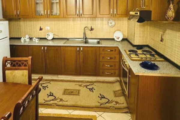 Shtepi me qera Apartament ne Tirane, 2+1, Mobilimi E mobiluar, Pagesa 55,000  Leke.