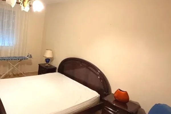 Shtepi ne shitje Apartament ne Tirane, 2+1, Mobilimi E mobiluar, Pagesa 550  Euro.