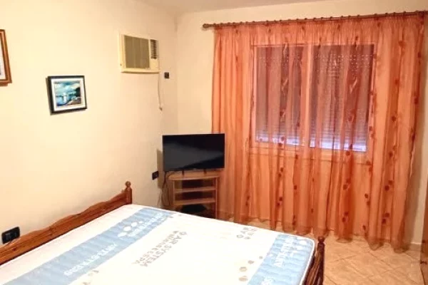 Shtepi ne shitje Apartament ne Tirane, 2+1, Mobilimi E mobiluar, Pagesa 550  Euro.