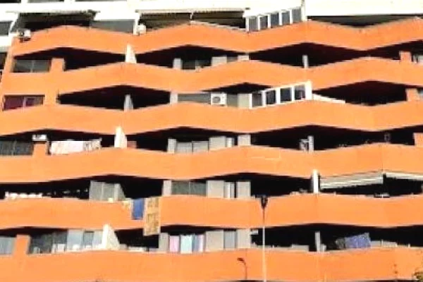 Shtepi ne shitje Apartament ne Tirane, 2+1, Mobilimi Bosh, pa mobiluar, Pagesa 155,000  Euro.