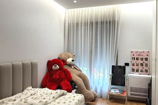 Shtepi ne shitje Apartament ne Tirane, 2+1, Mobilimi E mobiluar, Pagesa 50,000,000  Leke.