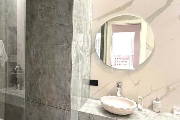 Shtepi ne shitje Apartament ne Tirane, 2+1, Mobilimi E mobiluar, Pagesa 50,000,000  Leke.