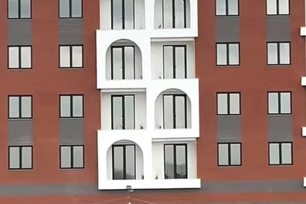 Shtepi ne shitje Apartament ne Tirane, 2+1, Mobilimi Bosh, pa mobiluar, Pagesa 96,938  Euro.