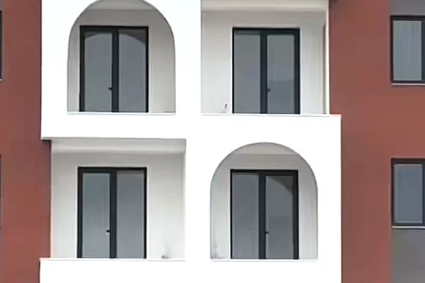 Shtepi ne shitje Apartament ne Tirane, 2+1, Mobilimi Bosh, pa mobiluar, Pagesa 96,938  Euro.
