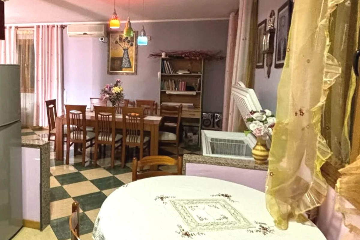Shtepi ne shitje Apartament ne Tirane, 3+1, Mobilimi E mobiluar, Pagesa 300,000  Euro.