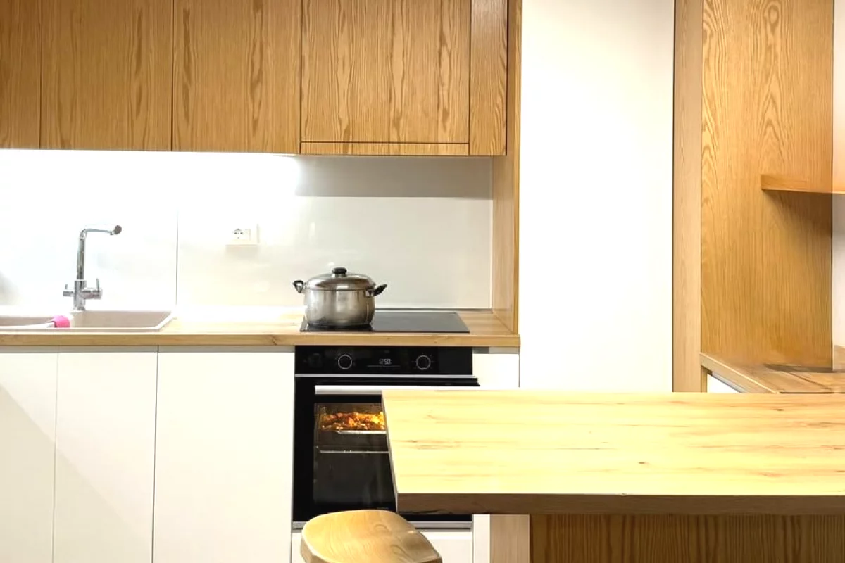 Shtepi ne shitje Apartament ne Tirane, 2+1, Mobilimi E mobiluar, Pagesa 36,000,000  Leke.