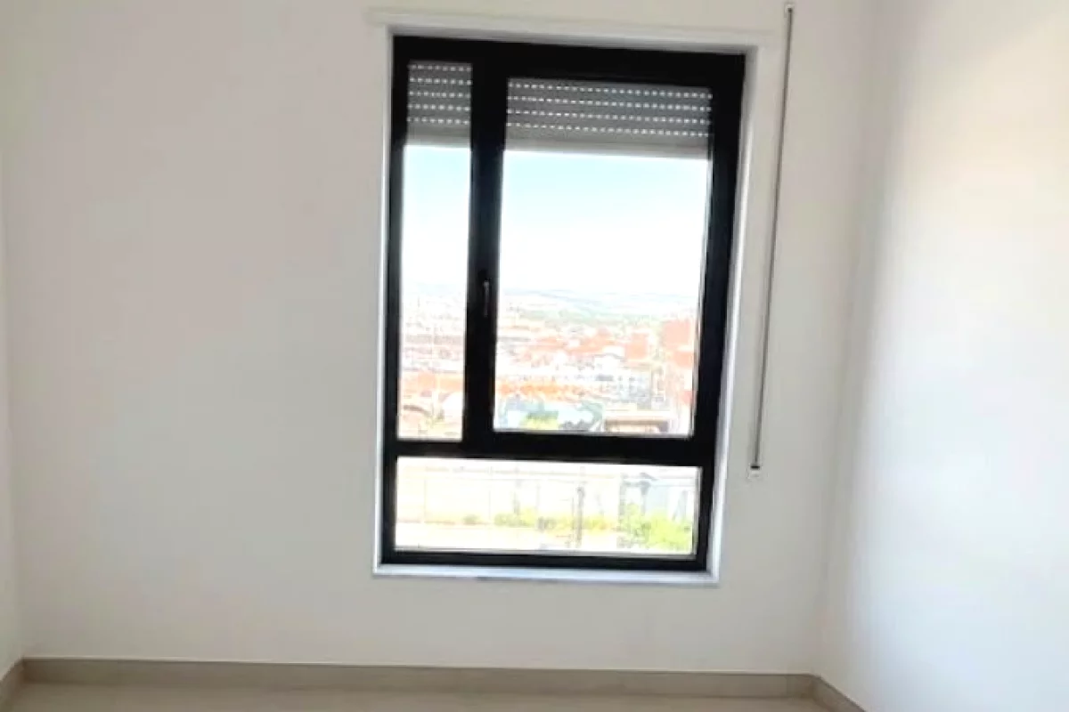 Shtepi ne shitje Apartament ne Tirane, 3+1, Mobilimi Bosh, pa mobiluar, Pagesa 229,650  Euro.