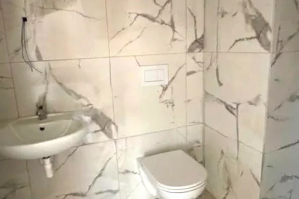 Shtepi ne shitje Apartament ne Tirane, 3+1, Mobilimi Bosh, pa mobiluar, Pagesa 229,650  Euro.