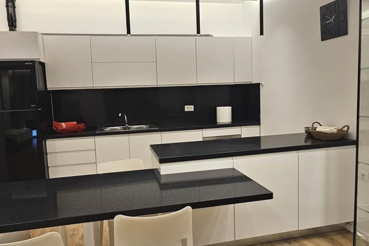 Shtepi me qera Apartament ne Tirane, 2+1, Mobilimi E mobiluar, Pagesa 1,200  Euro.