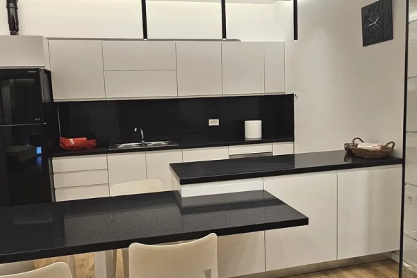 Shtepi me qera 2+1 ne Tirane - 1,200 Euro