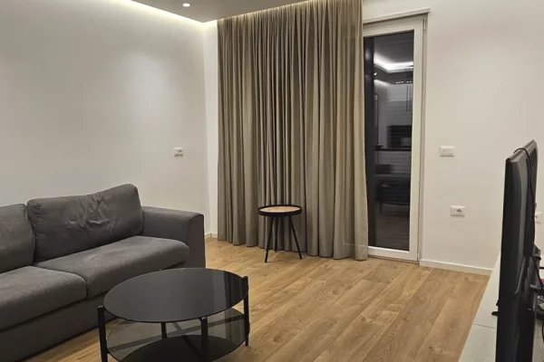 Shtepi me qera Apartament ne Tirane, 2+1, Mobilimi E mobiluar, Pagesa 1,200  Euro.