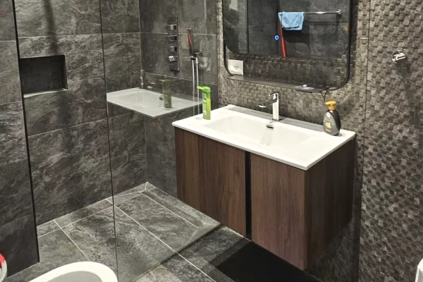 Shtepi me qera Apartament ne Tirane, 2+1, Mobilimi E mobiluar, Pagesa 1,200  Euro.