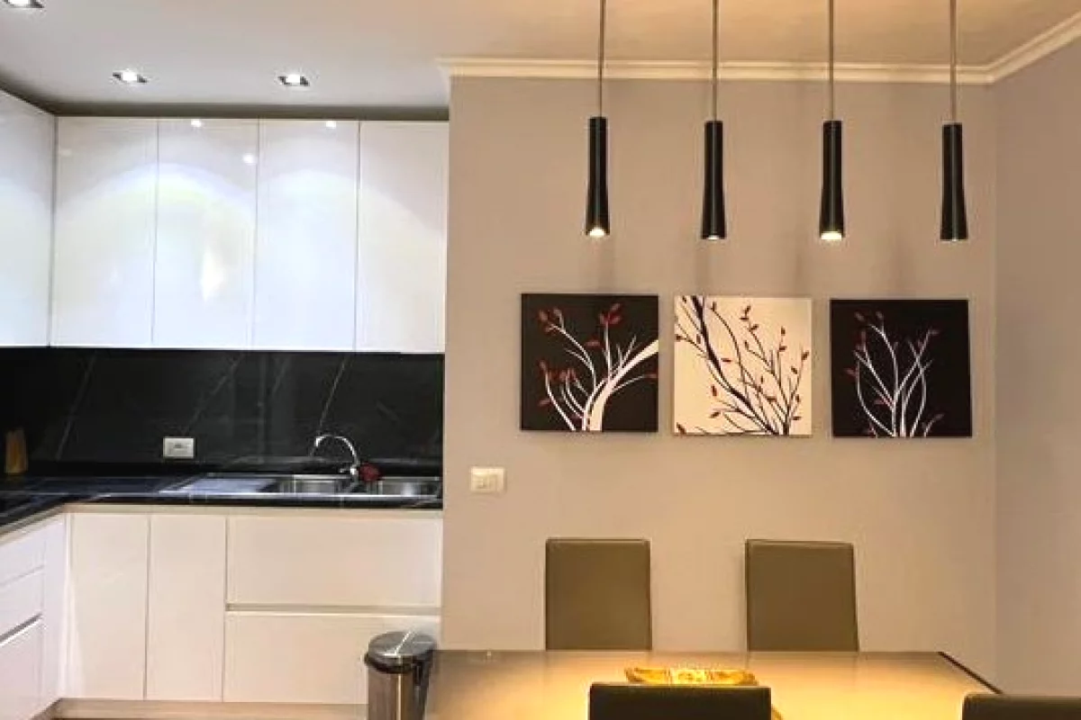 Shtepi me qera Apartament ne Tirane, 2+1, Mobilimi E mobiluar, Pagesa 65,000  Leke.