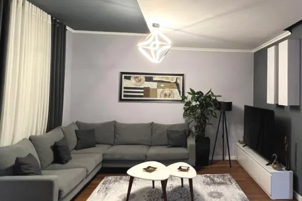 Shtepi me qera Apartament ne Tirane, 2+1, Mobilimi E mobiluar, Pagesa 65,000  Leke.