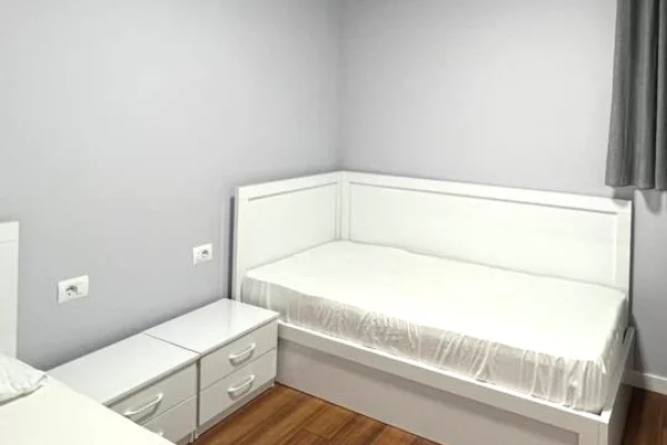 Shtepi me qera Apartament ne Tirane, 2+1, Mobilimi E mobiluar, Pagesa 65,000  Leke.