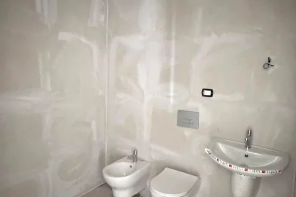 Shtepi ne shitje Apartament ne Tirane, 2+1, Mobilimi Bosh, pa mobiluar, Pagesa 220,000  Euro.