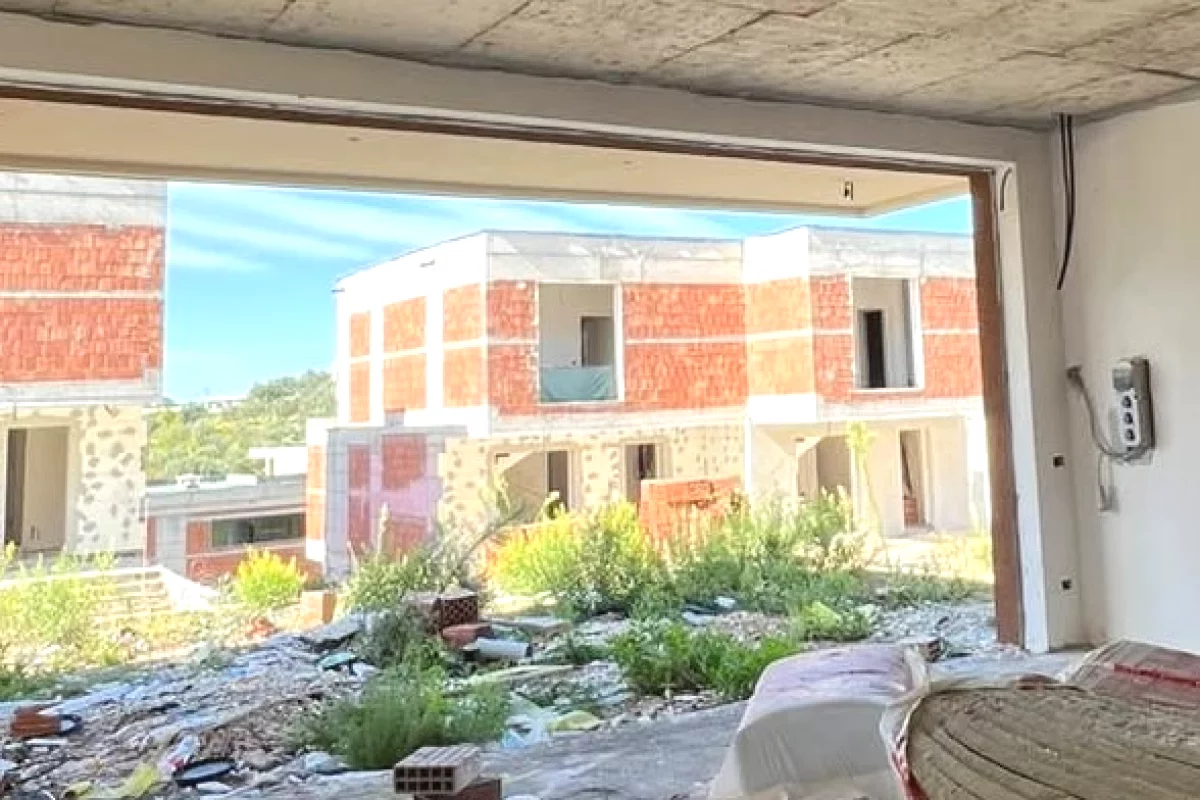 Shtepi ne shitje Vila Luksoze ne Tirane, 4+1, Mobilimi Bosh, pa mobiluar, Pagesa 548,000  Euro.