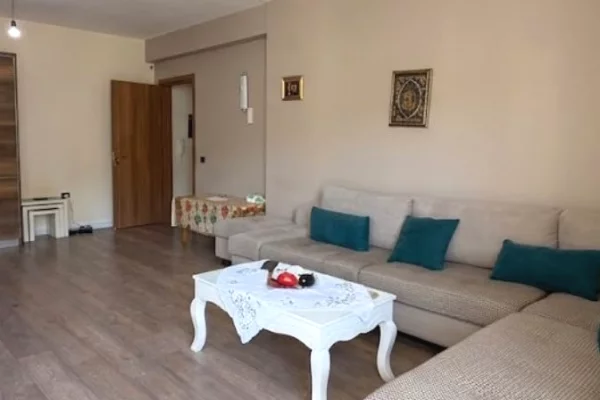 Shtepi ne shitje Apartament ne Vlore, 2+1, Mobilimi E mobiluar, Pagesa 15,700,000  Leke.