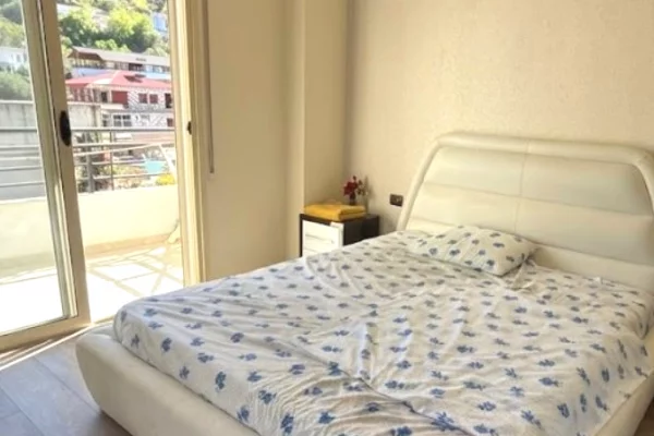 Shtepi ne shitje Apartament ne Vlore, 2+1, Mobilimi E mobiluar, Pagesa 15,700,000  Leke.
