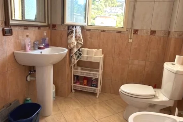 Shtepi ne shitje Apartament ne Vlore, 2+1, Mobilimi E mobiluar, Pagesa 15,700,000  Leke.