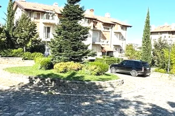 Luxury villas for sale in Tirana 4+1, Emty