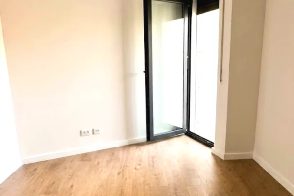 Ambient biznesi me qera 3+1 ne Tirane - 2,000 Euro