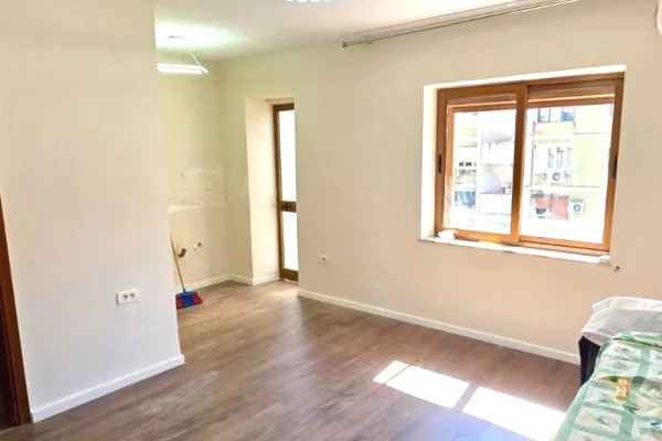 Shtepi ne shitje Apartament ne Tirane, 2+1, Mobilimi Bosh, pa mobiluar, Pagesa 14,000,000  Leke.