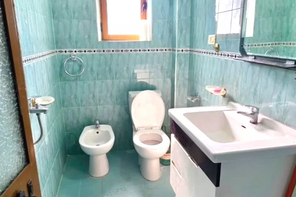 Shtepi ne shitje Apartament ne Tirane, 2+1, Mobilimi Bosh, pa mobiluar, Pagesa 14,000,000  Leke.