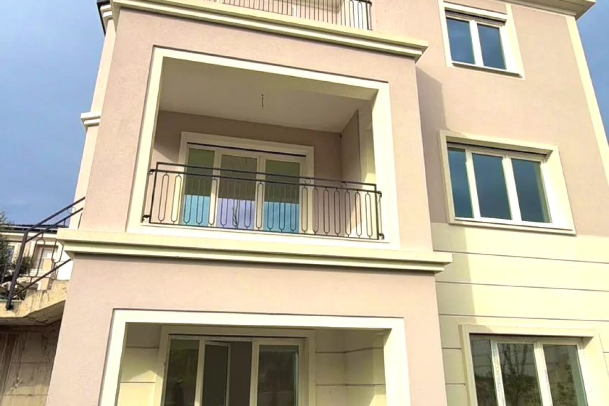 Luxury villas for sale in Tirana 3+1, Emty