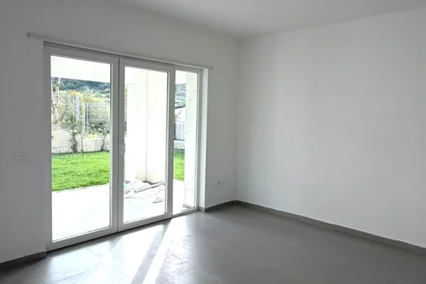 Luxury villas for sale in Tirana 3+1, Emty