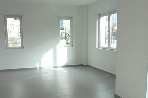 Luxury villas for sale in Tirana 3+1, Emty