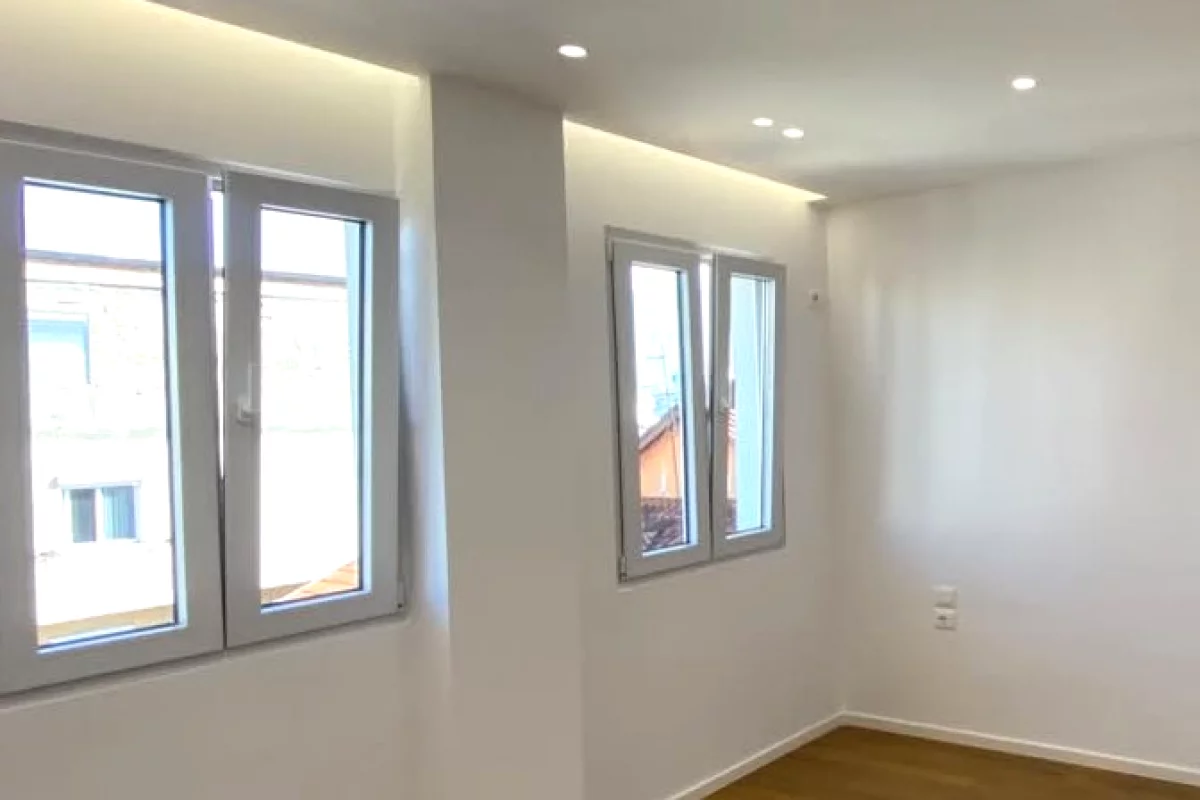 Shtepi ne shitje Apartament ne Tirane, Garsoniere, Mobilimi Bosh, pa mobiluar, Pagesa 98,000  Euro.